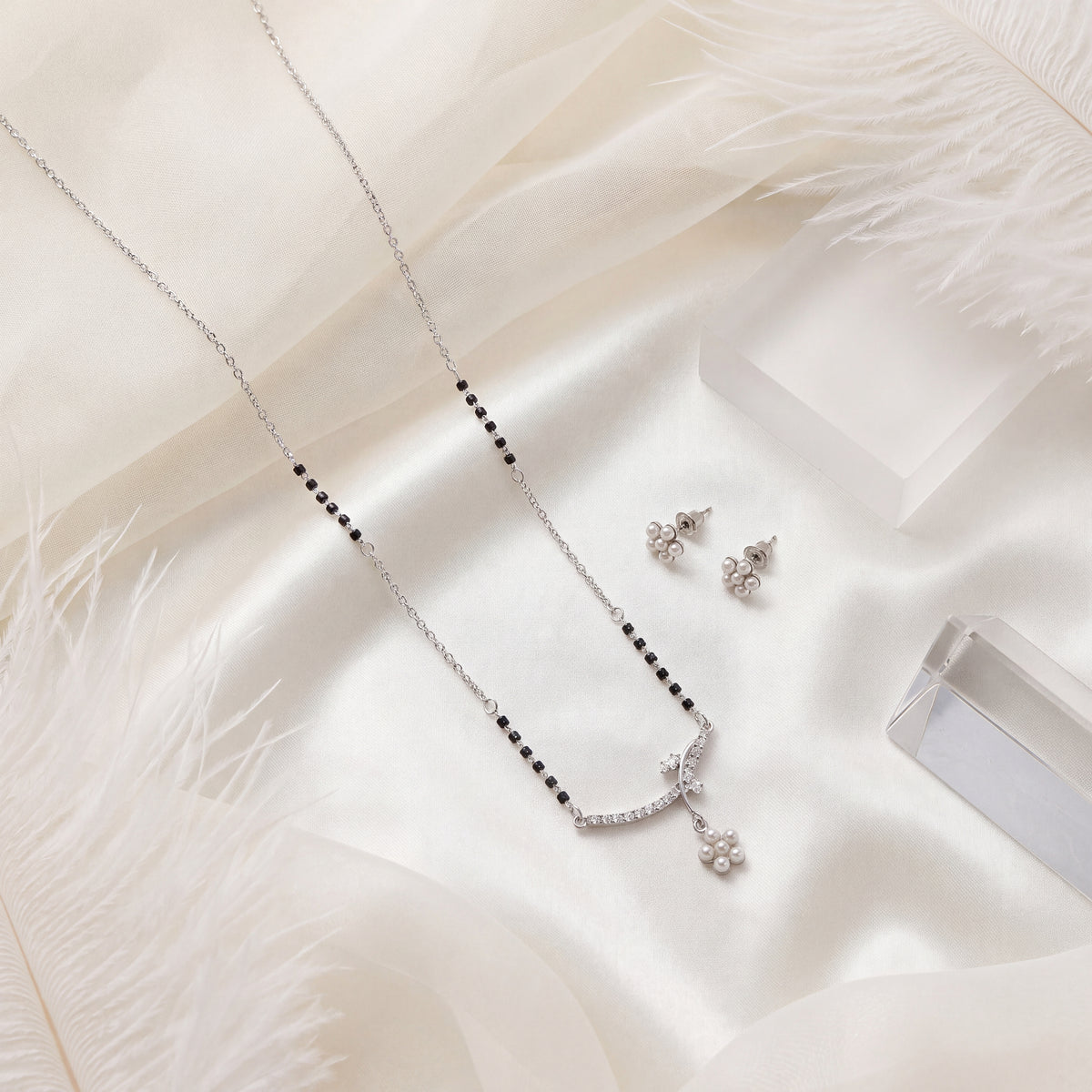 Bar & Pearl Flower Mangalsutra