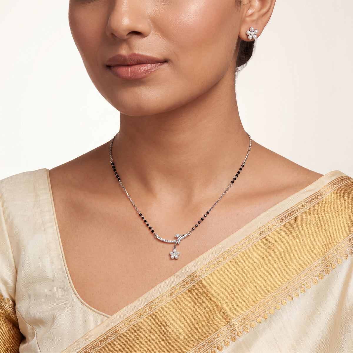 Bar & Pearl Flower Mangalsutra